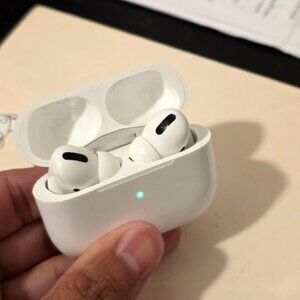 Apple AirPods Pro (1st Gen) – Original, Pristine Condition